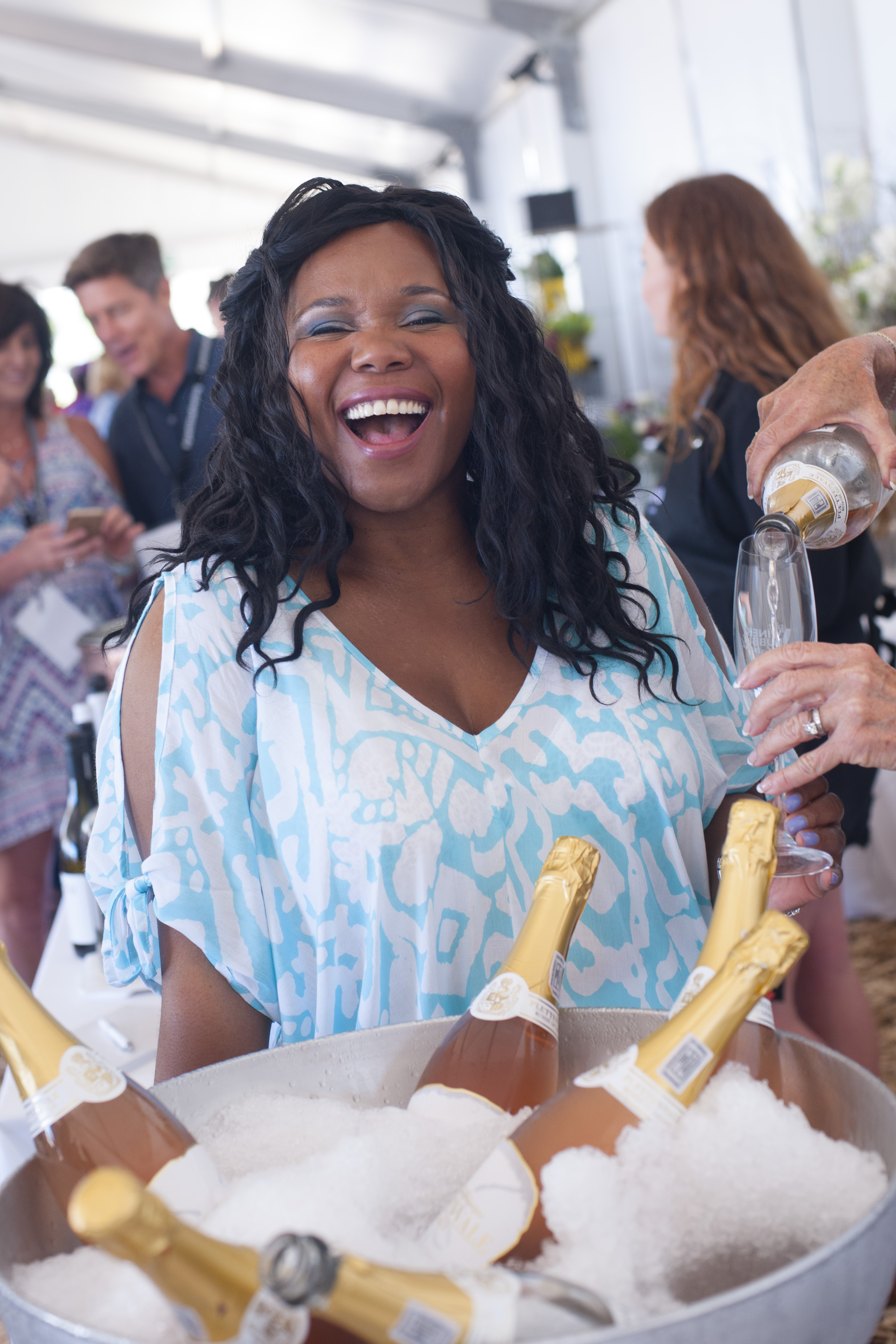 PLETT’S CENTRAL BEACH WAS A SPARKLING OASIS OF STYLE DURING THE 2017 PLETT WINE & BUBBLY FESTIVAL 